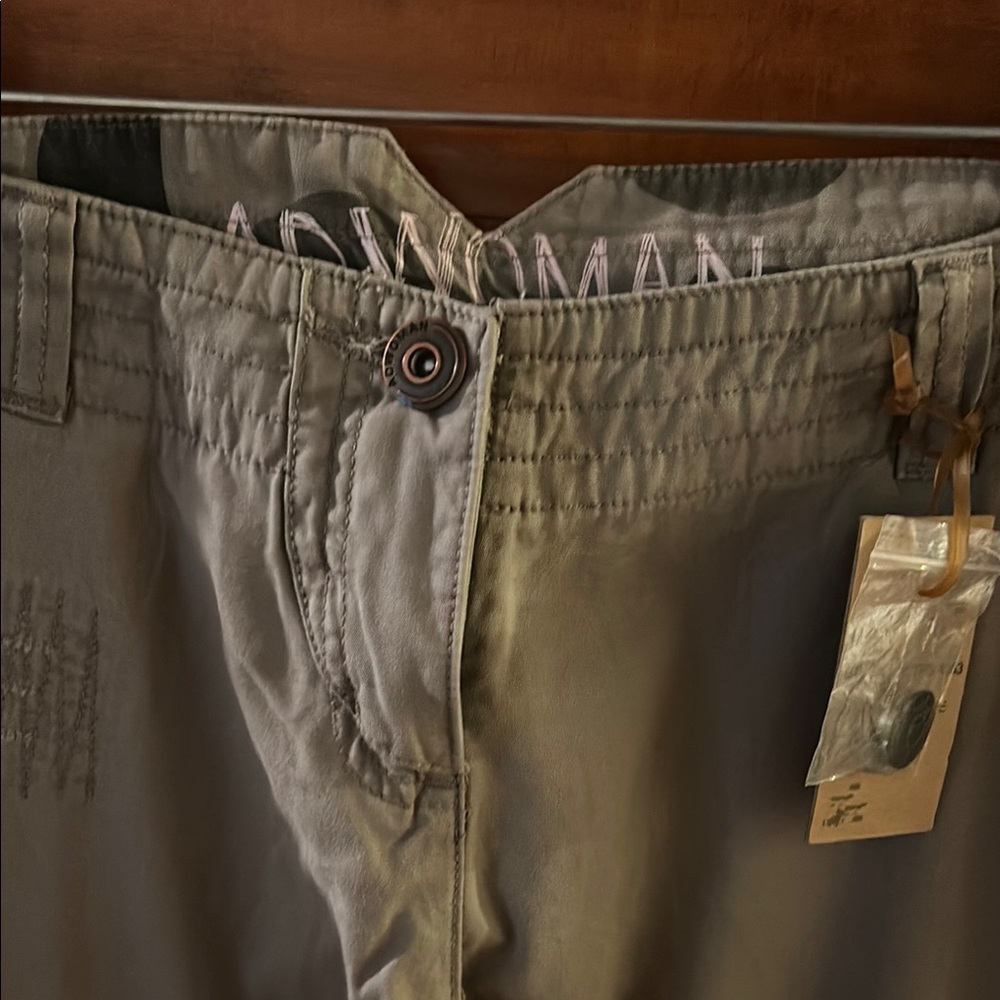 Gray Cargo Pants with Classic Fit and Cotton Twill